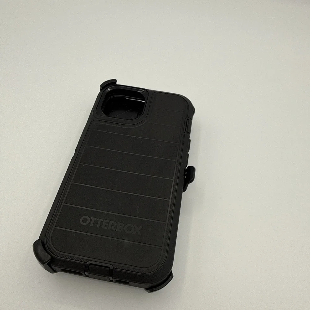 OtterBox Apple iPhone 16e/iPhone 15/iPhone 14/ 13 Defender Series Case-Black